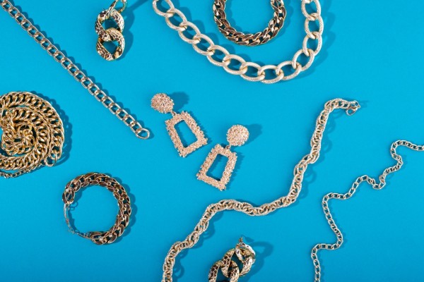 An Expert Guide to Affordable Fashion Jewelry: Material Types, Longevity, and Wearability