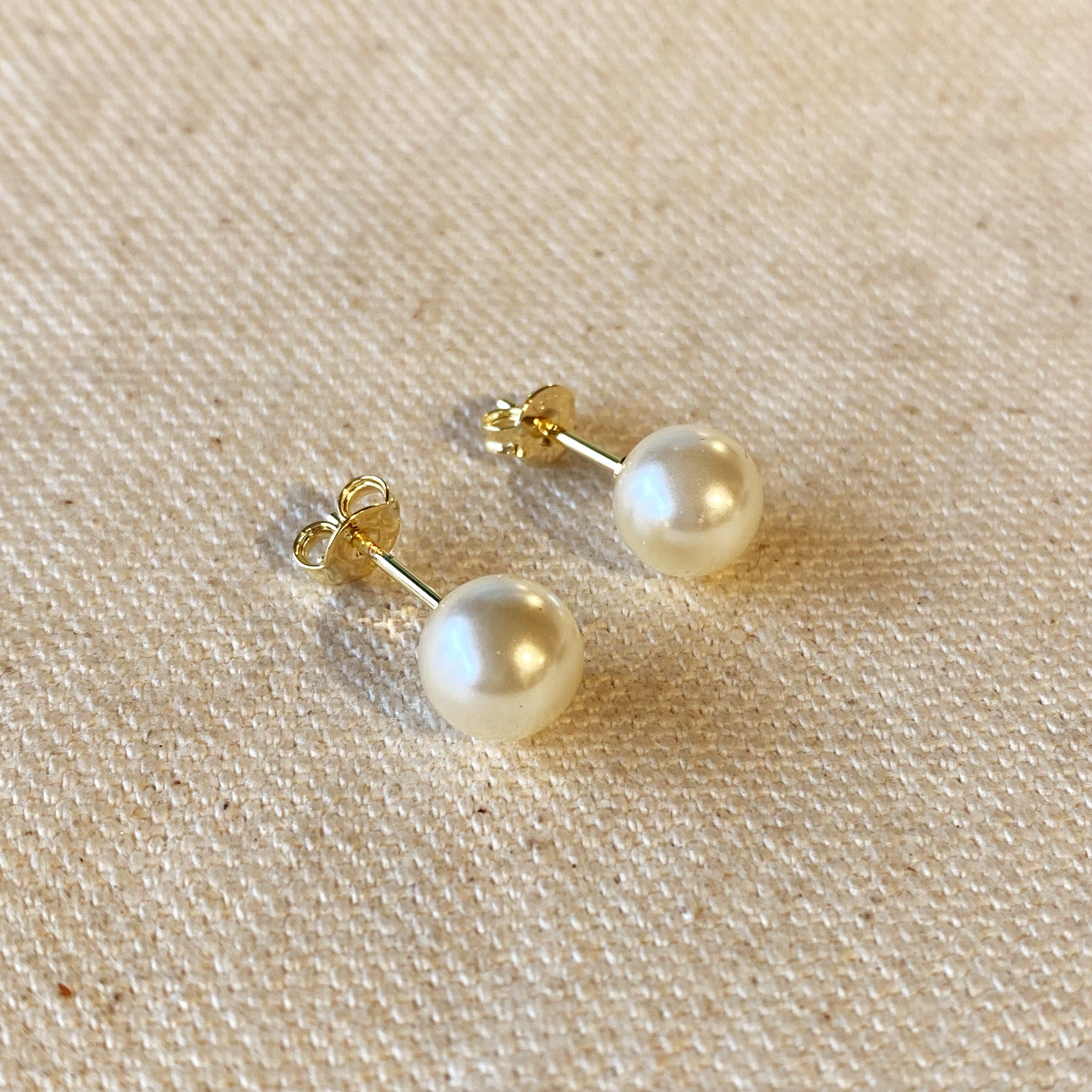 Gold 8mm Classic Pearl Stud